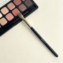 A snow fox hair eyeshadow brush & eyeshadow palette