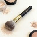 Powder brush for snow fox hair