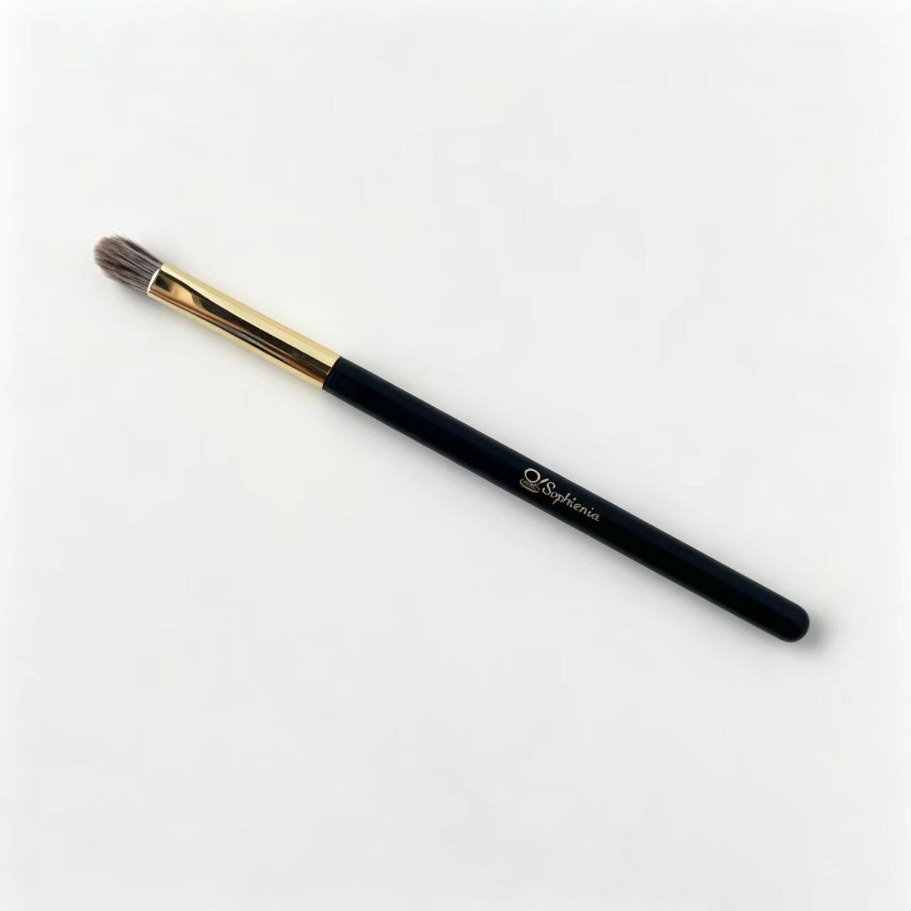 Small packing eyeshadow brush at a 45-degree angle shown upright